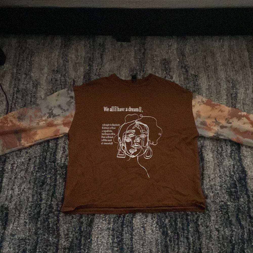 I am selling this long sleeve shirt from SHEIN. Very comfy and cute.